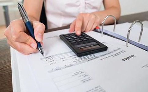 食品經(jīng)營(yíng)許可證在哪個(gè)部門辦理，需要多少錢？